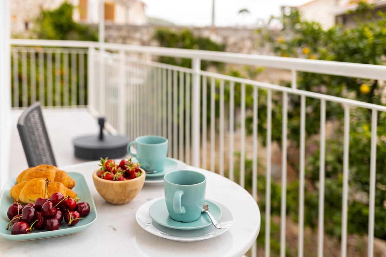 Jesliving Hvar - 2 Bedroom Elegant Apartment With Sea View In Historic Center Of Hvar Town Buitenkant foto