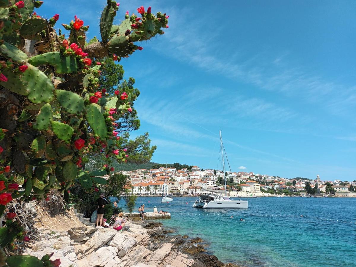 Jesliving Hvar - 2 Bedroom Elegant Apartment With Sea View In Historic Center Of Hvar Town Buitenkant foto