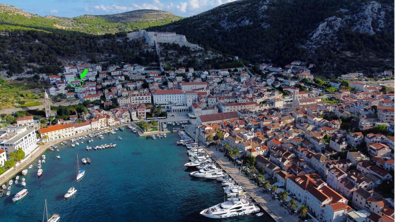Jesliving Hvar - 2 Bedroom Elegant Apartment With Sea View In Historic Center Of Hvar Town Buitenkant foto