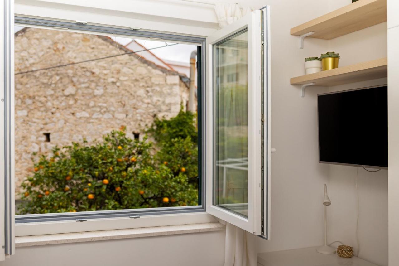 Jesliving Hvar - 2 Bedroom Elegant Apartment With Sea View In Historic Center Of Hvar Town Buitenkant foto