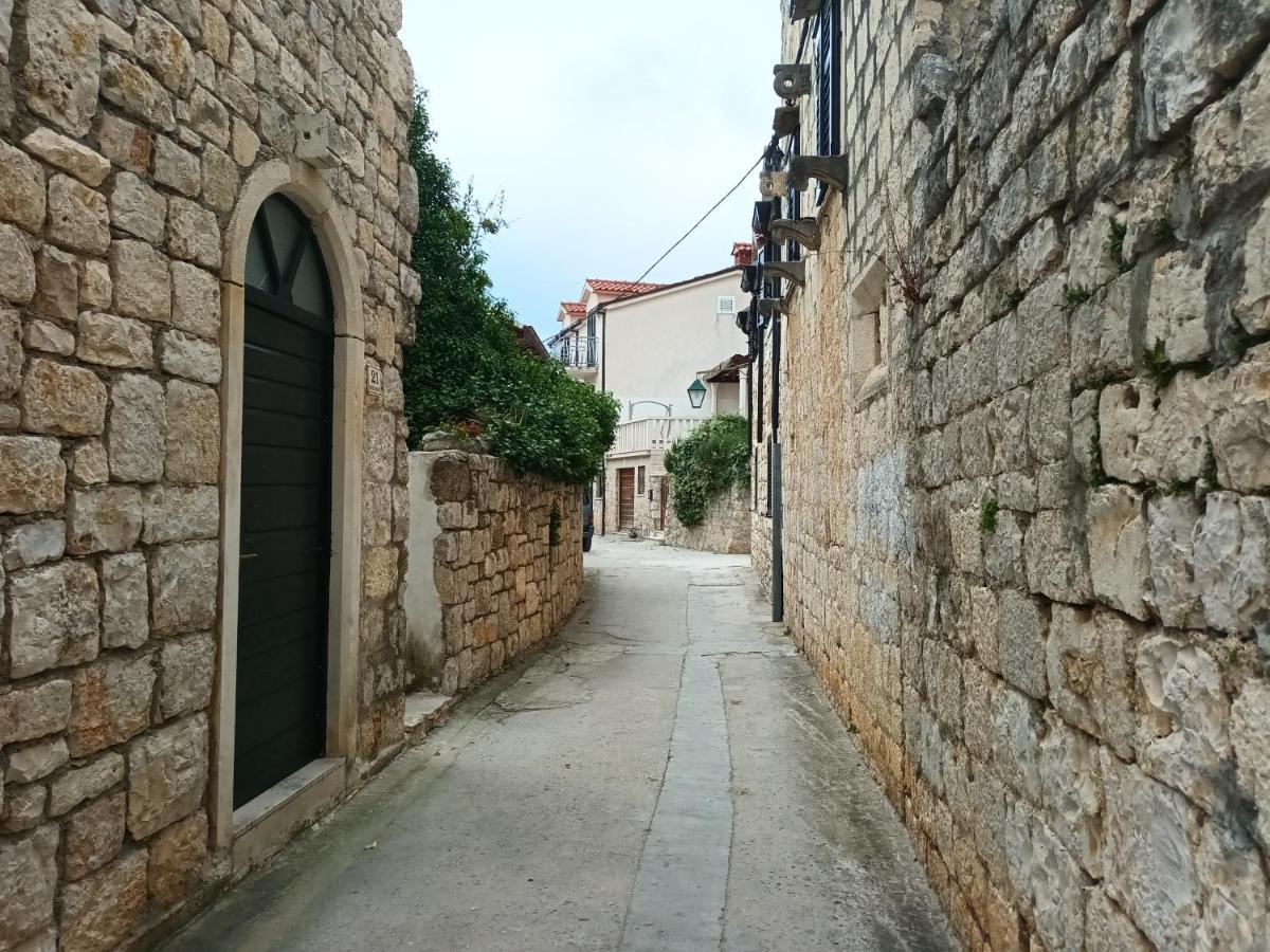 Jesliving Hvar - 2 Bedroom Elegant Apartment With Sea View In Historic Center Of Hvar Town Buitenkant foto