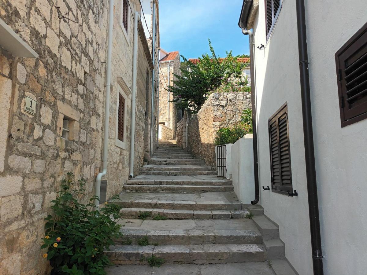 Jesliving Hvar - 2 Bedroom Elegant Apartment With Sea View In Historic Center Of Hvar Town Buitenkant foto