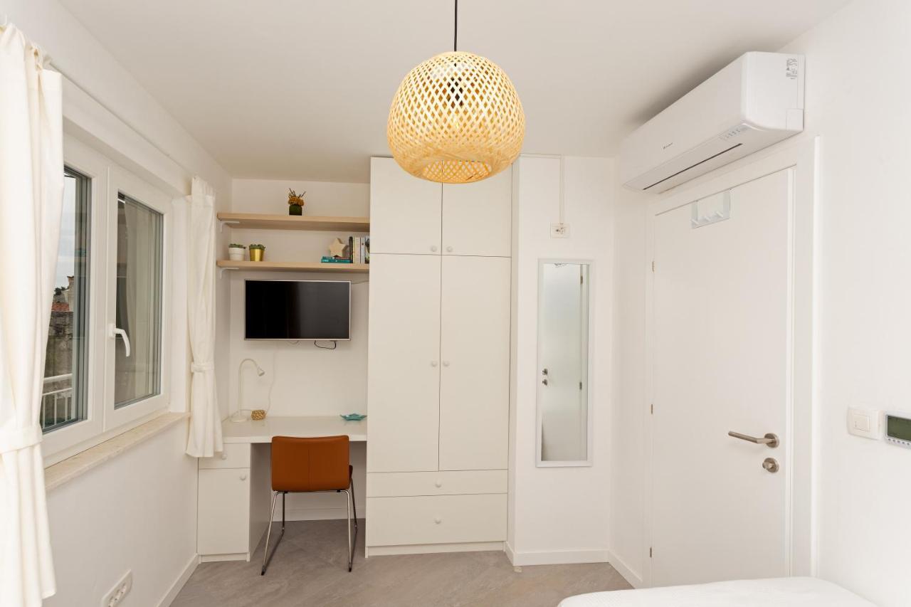 Jesliving Hvar - 2 Bedroom Elegant Apartment With Sea View In Historic Center Of Hvar Town Buitenkant foto