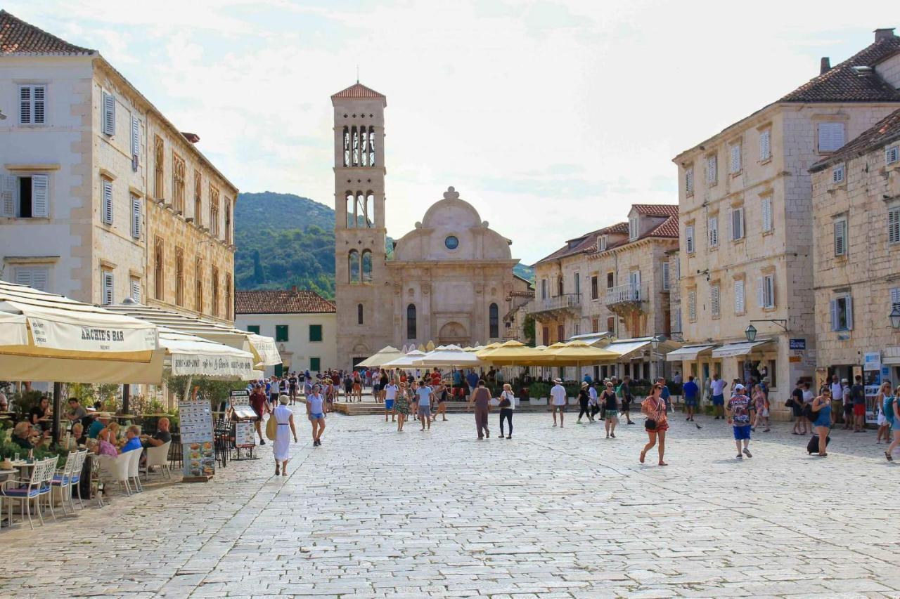 Jesliving Hvar - 2 Bedroom Elegant Apartment With Sea View In Historic Center Of Hvar Town Buitenkant foto