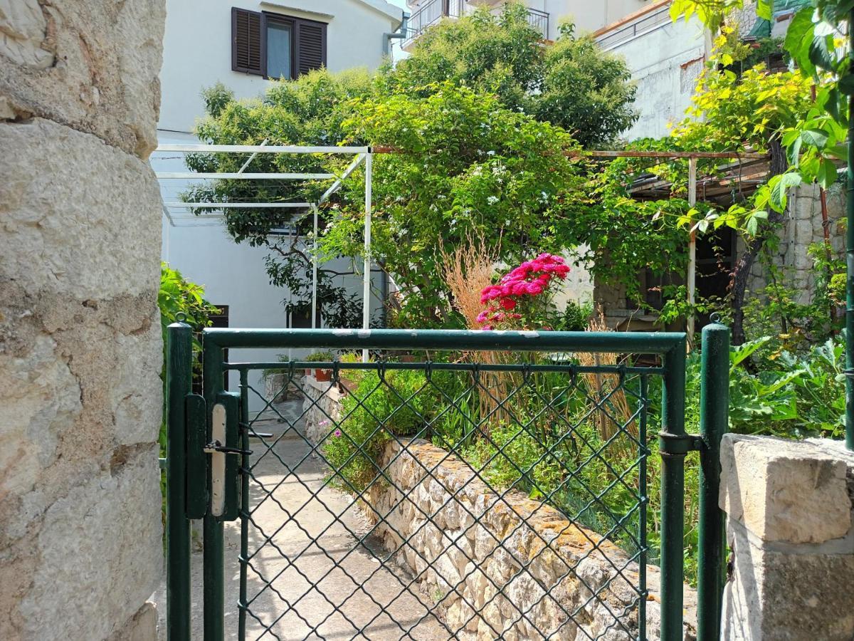 Jesliving Hvar - 2 Bedroom Elegant Apartment With Sea View In Historic Center Of Hvar Town Buitenkant foto