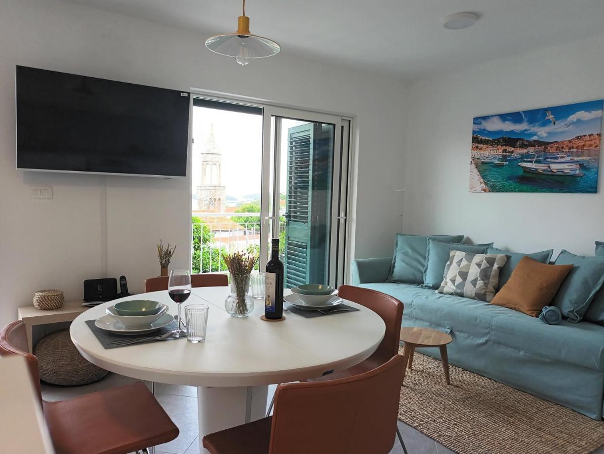 Jesliving Hvar - 2 Bedroom Elegant Apartment With Sea View In Historic Center Of Hvar Town Buitenkant foto