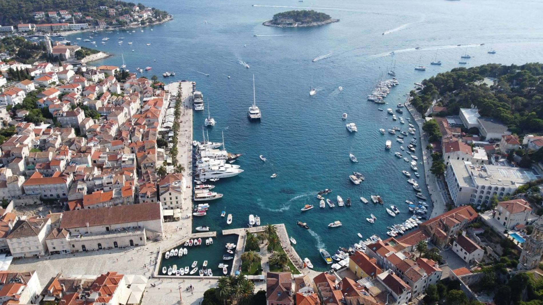 Jesliving Hvar - 2 Bedroom Elegant Apartment With Sea View In Historic Center Of Hvar Town Buitenkant foto