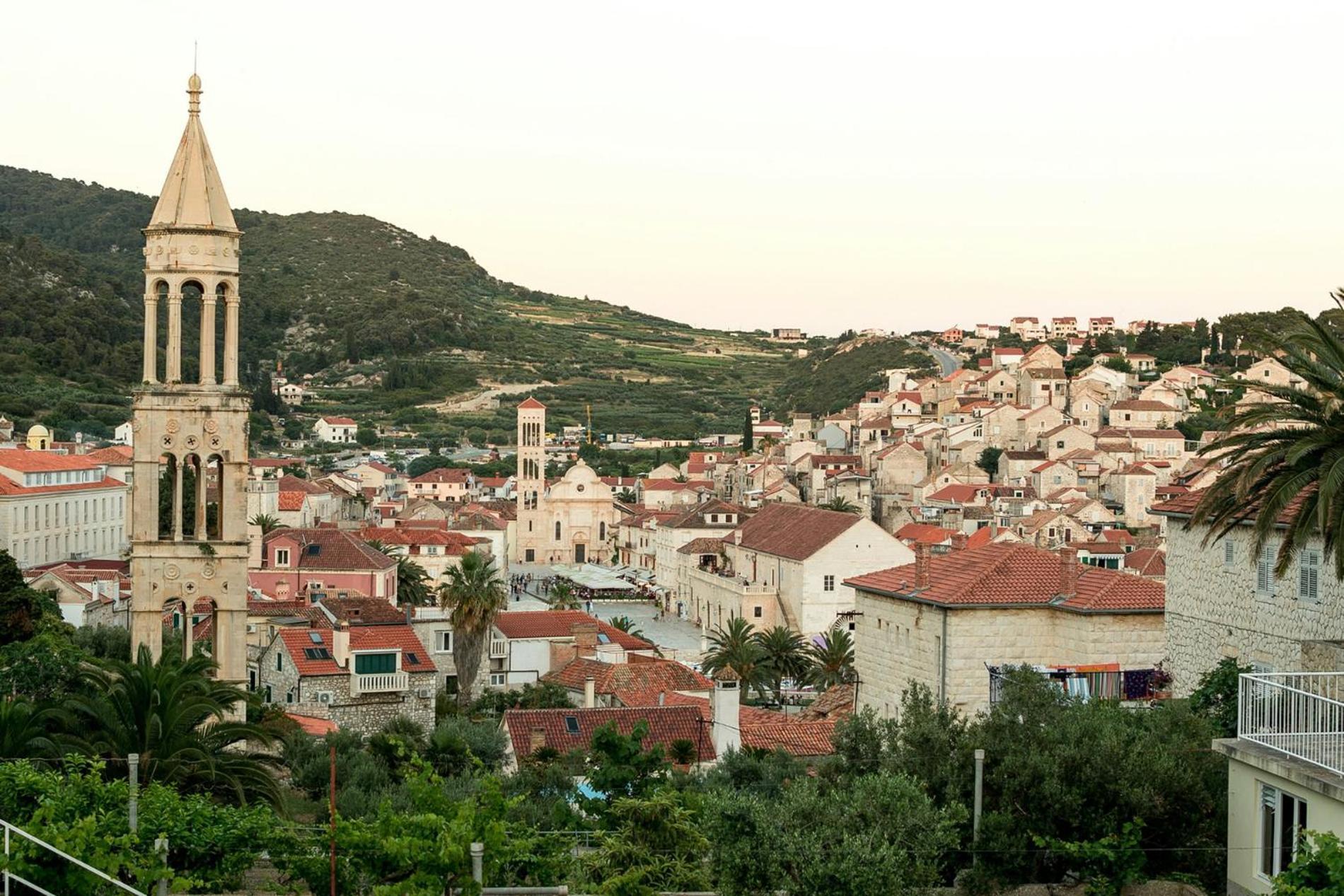 Jesliving Hvar - 2 Bedroom Elegant Apartment With Sea View In Historic Center Of Hvar Town Buitenkant foto
