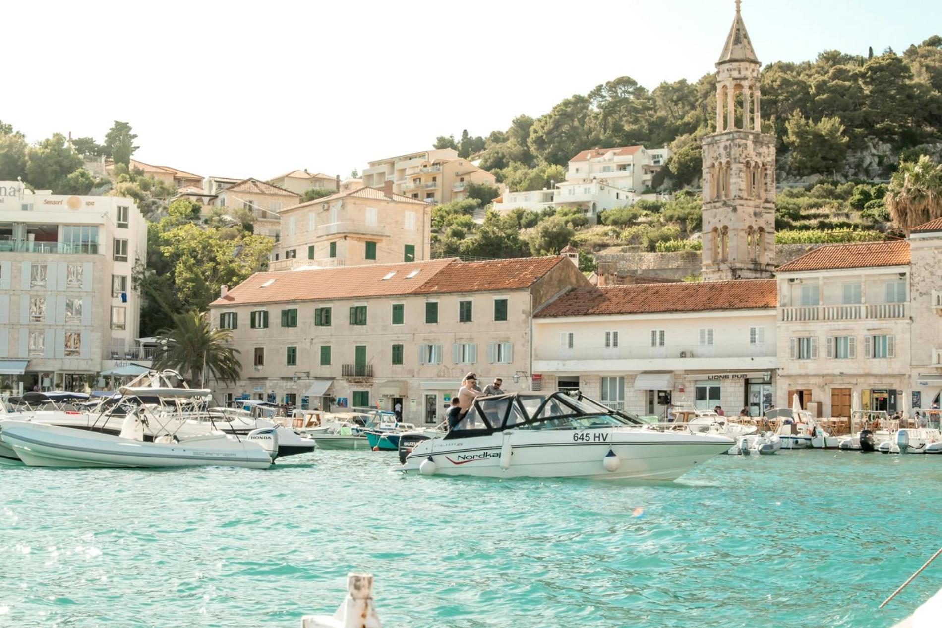 Jesliving Hvar - 2 Bedroom Elegant Apartment With Sea View In Historic Center Of Hvar Town Buitenkant foto