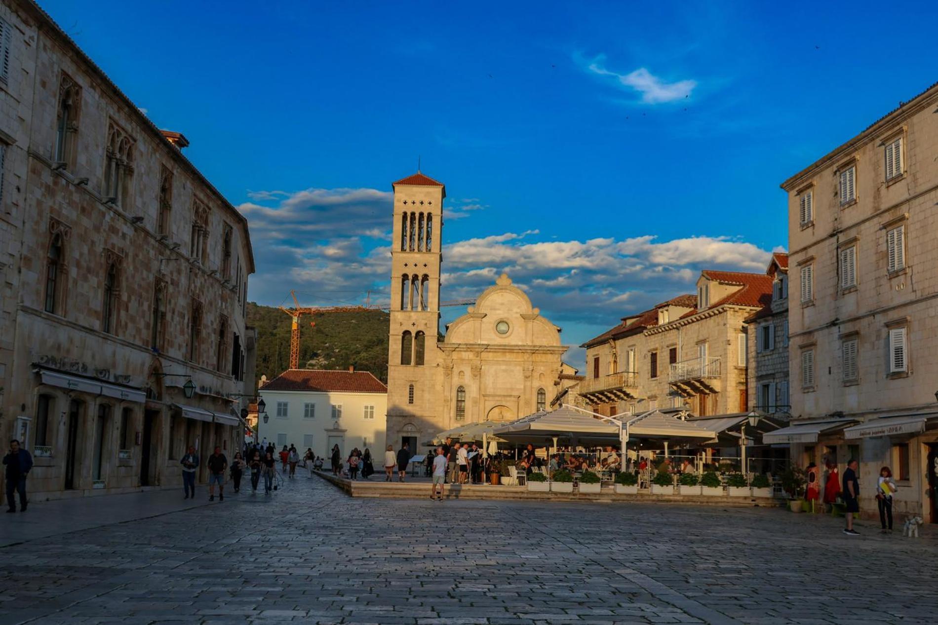 Jesliving Hvar - 2 Bedroom Elegant Apartment With Sea View In Historic Center Of Hvar Town Buitenkant foto